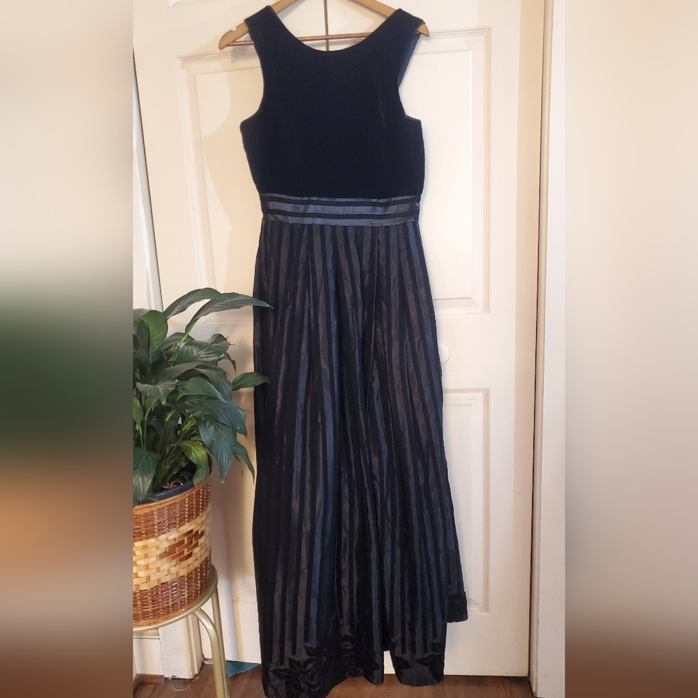 Vintage Ever Beauty black gown